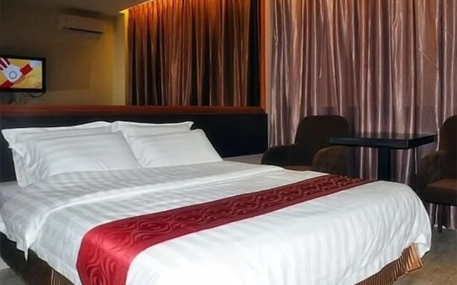 OYO Rooms Near Tanjung Aru Beach - photo 5