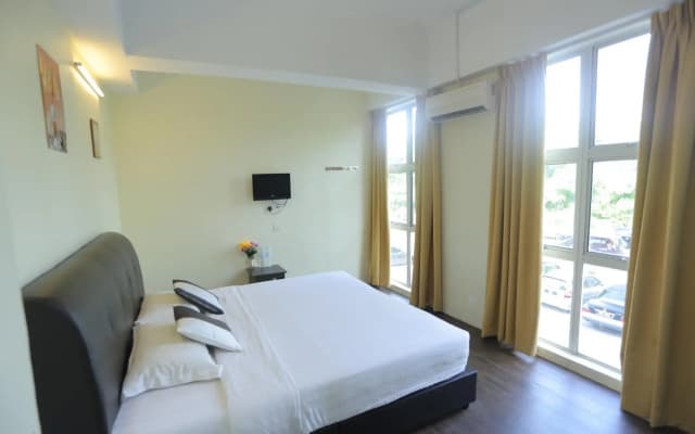 JAM Hotel near ERL Salak Tinggi Sepang - photo 3