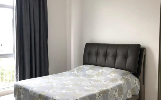 Barrington Square 2 Rooms Apartment at Golden Hill Night Market - photo 2