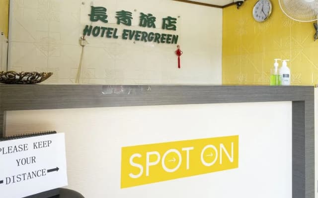 SPOT ON 89582 Evergreen Hotel - photo 2