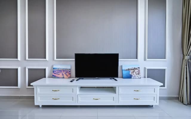 OYO Home 1143 Elegant 2br I-soho I-city - photo 3
