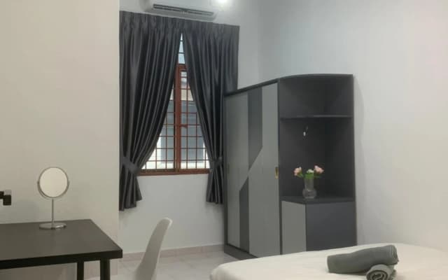 Private Bathroom King Room Bukit Mertajam Alma Impian - photo 3