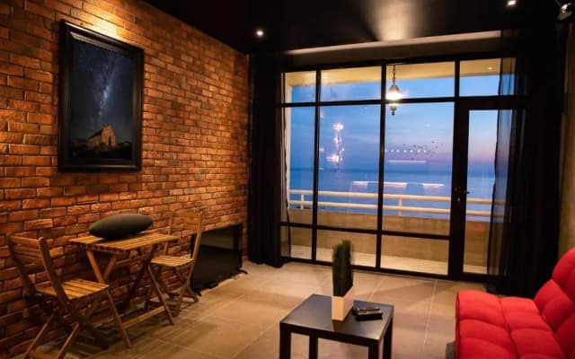 Lovely 1-bedroom condo with pool - photo 4