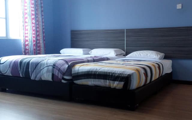MH Apartment @ Crown Imperial Court - photo 2