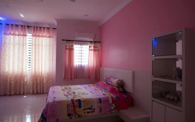 Holidayhome 188 Taman Sejati Suria - photo 2