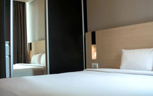 The Manor Suites and Apartments - photo 3