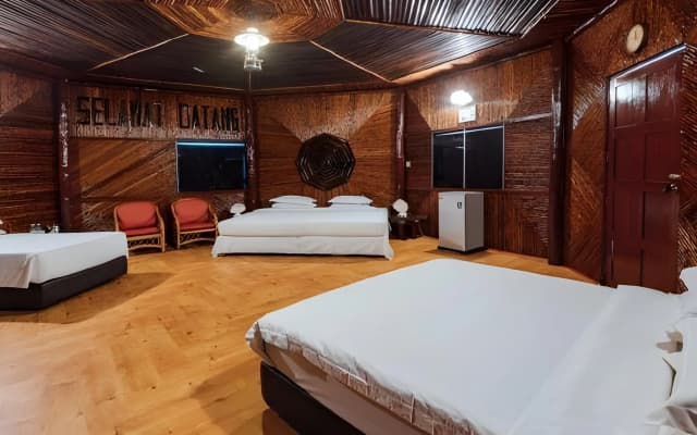 Dragon Inn Floating Resort - photo 2
