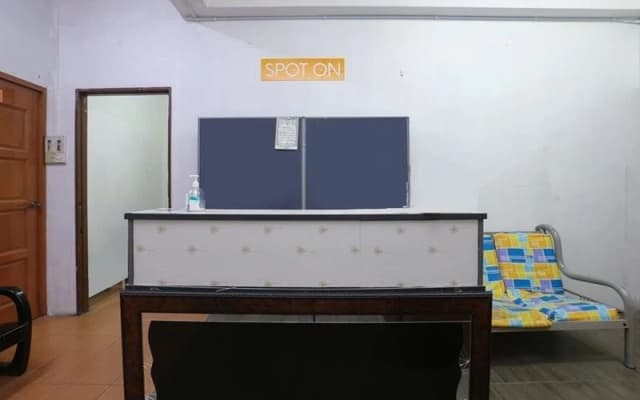 Spot On 89755 D&d Budget Inn - photo 3