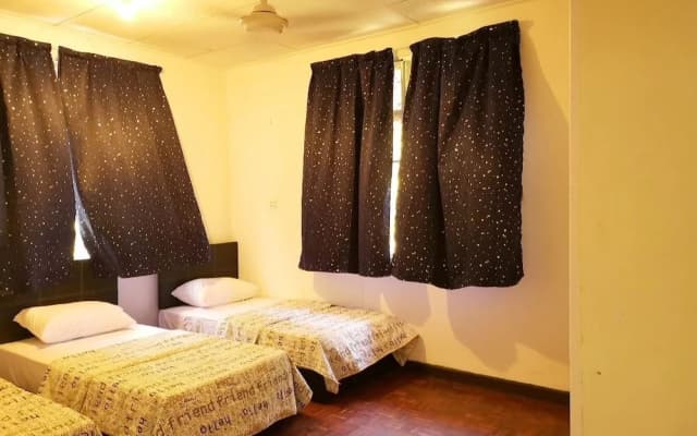 Le Le Seaside Villa Tanjung Aru - photo 4