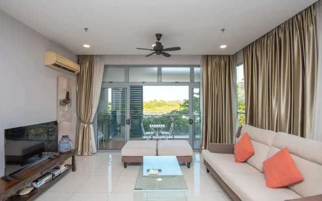 3BR Somerset Apt 2 TVs With Harbour View, Legoland - photo 2