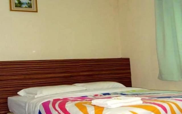 Iskandar Sinsuran Homestay - photo 2