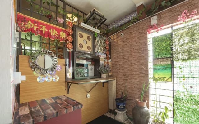 Spot On 90305 Hen Hen Hotel - photo 2