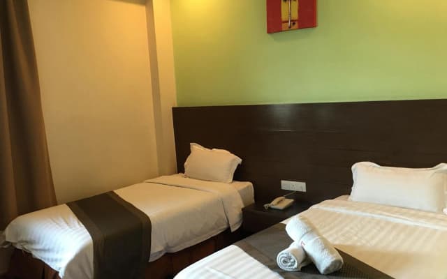 Hotel Lintas Plaza - photo 3