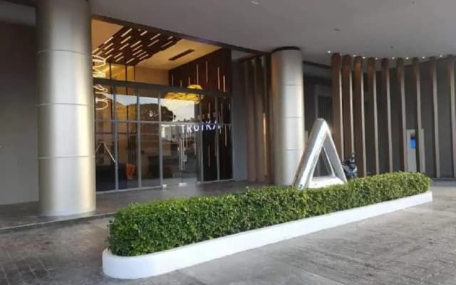 Zulanie Suite at Troika Residence, Cozy & Comfort, Free Wifi & Netflix - photo 4