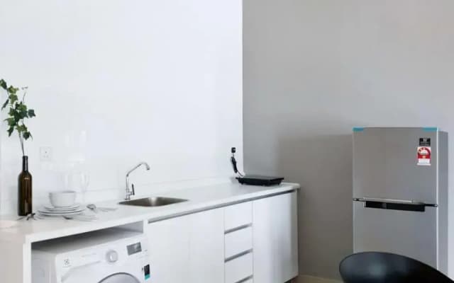 Stylish & Cozy 2BR Apt at Arte Plus, FREE Parking - photo 5