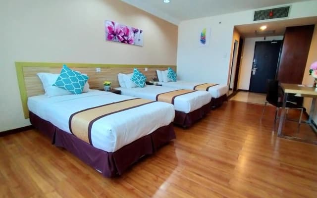 TD Plaza Hotel - photo 2
