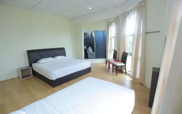 JAM Hotel near ERL Salak Tinggi Sepang - photo 5