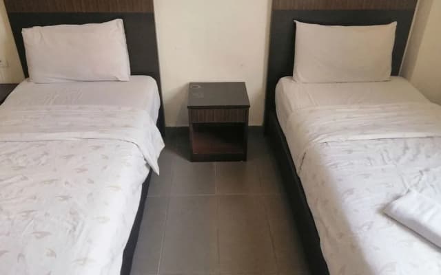 OYO 89948 Hotel Masai Utama - photo 5