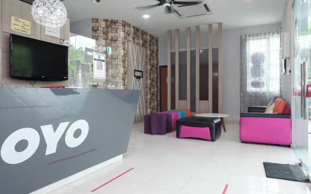 Super OYO 89930 Golden Guest House - photo 2