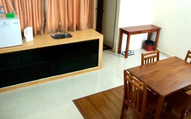 Putra Putri Lodge - photo 3