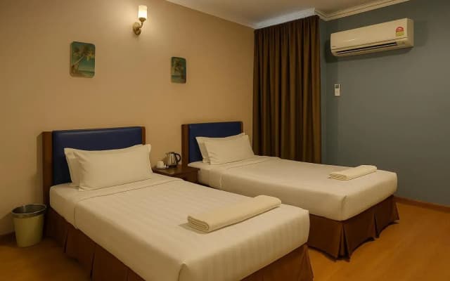OYO 90169 The Grand Hotel 2 - photo 5