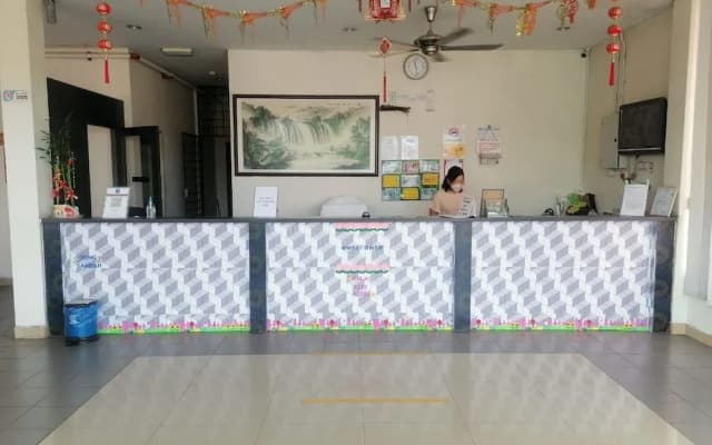 OYO 90392 Pulai City Hotel - photo 2