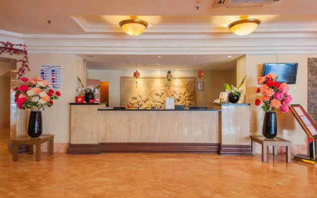 Kemena Plaza Hotel - photo 2