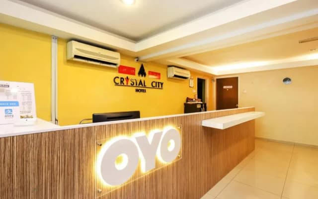 Super OYO 443 Crystal City Hotel - photo 2