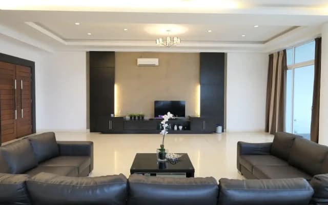 Gurney Seafront Supercondo 4B Penthouse - photo 4
