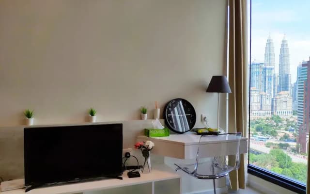 Expressionz Professional Suites by HostaStay - photo 2