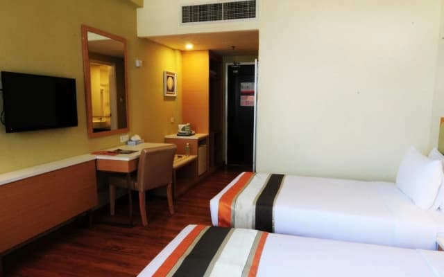 Hotel Sentral Seaview - photo 4