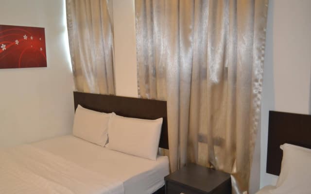 Apple 1 Hotel Gurney - photo 3