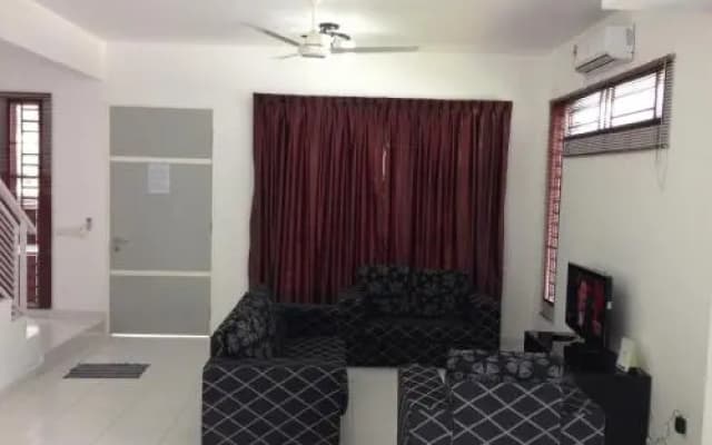 Comfort Holiday Home @ Bukit Indah - photo 3