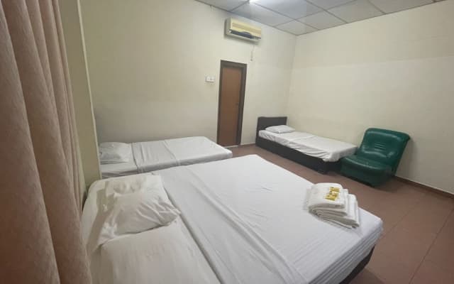 OYO 91284 White House Hotel Kluang - photo 4