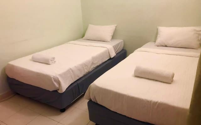 Bukit Indah Homestay - photo 4