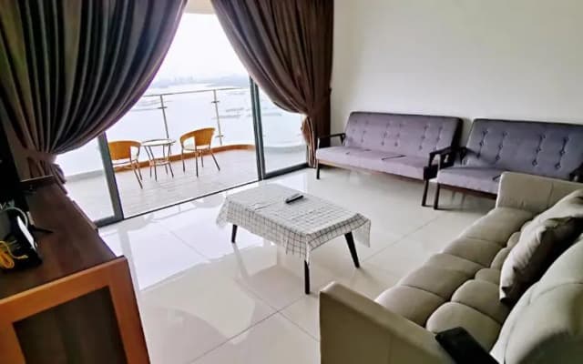 Superb Seaview Royal Strand Danga Bay Country Garden - photo 5