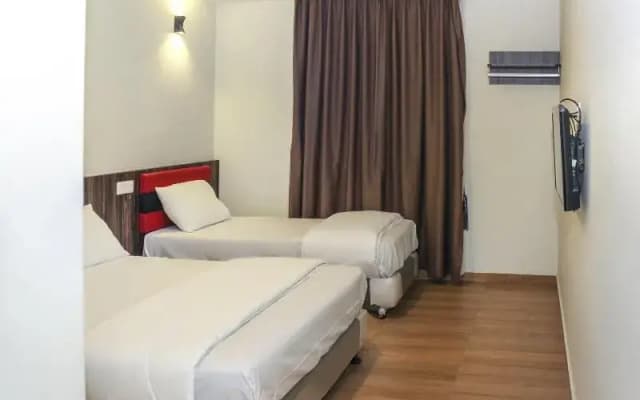 OYO 90027 Happy Hotel - photo 4