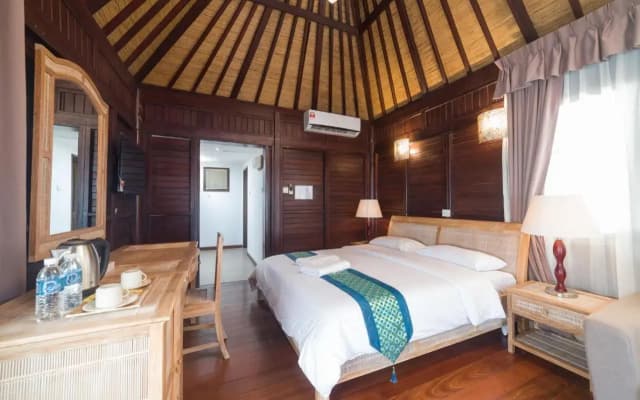 Mari Mari Backpackers Lodge, Mantanani Island - photo 3