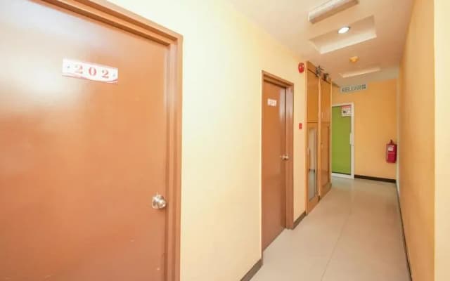 OYO 216 La Viva Hotel - photo 4