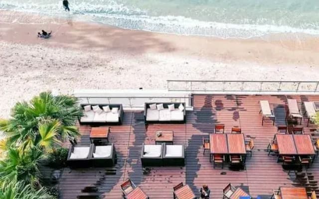 Tanjung Bungah 5BR Villa w pool 20pax - photo 2