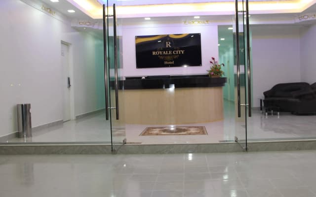 Royale City Hotel - photo 2