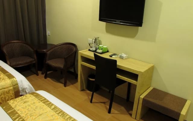 Eight Days Boutique Hotel Permas Jaya - photo 3
