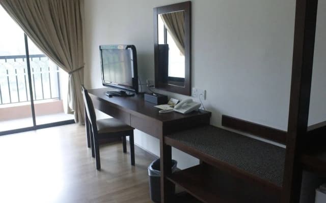 Arabian Bay Resort - Bukit Gambang Resort City - photo 4