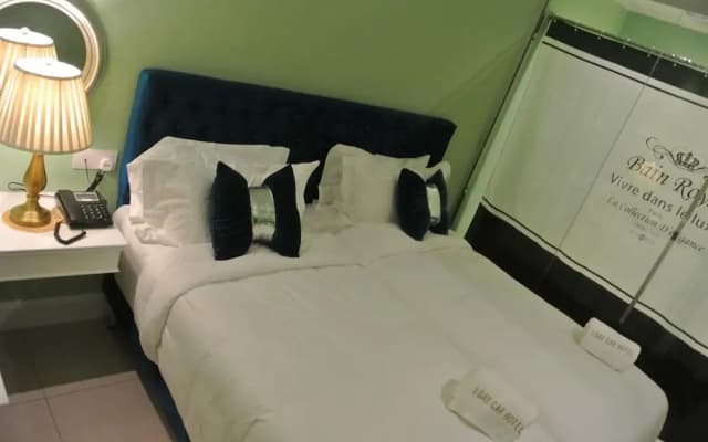 1 Day Car Hotel Station 18 - photo 3