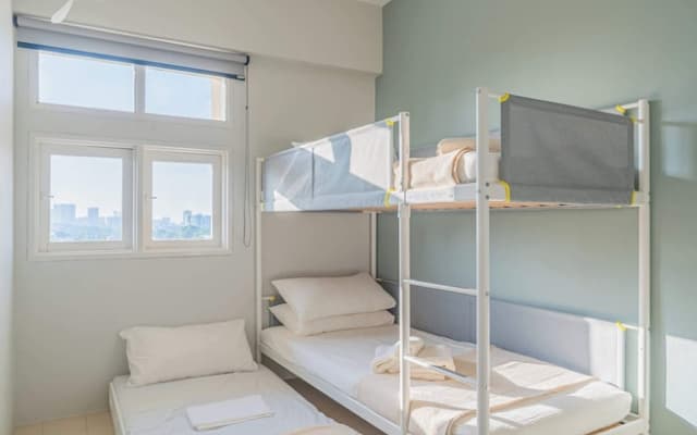 Stylish 3BR Stay Near Gurney Drive, Free Parking - photo 5