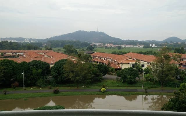 H&A Guest House With Riverview - photo 3