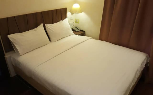 9 Square Hotel - Kota Damansara - photo 3