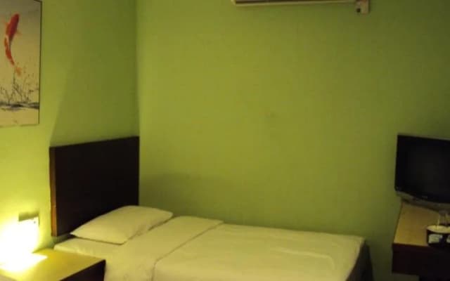 Golden Bay Hotel - photo 5