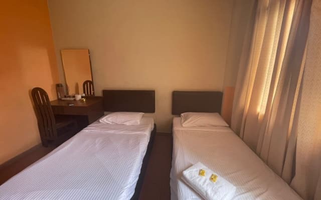 OYO 91284 White House Hotel Kluang - photo 2
