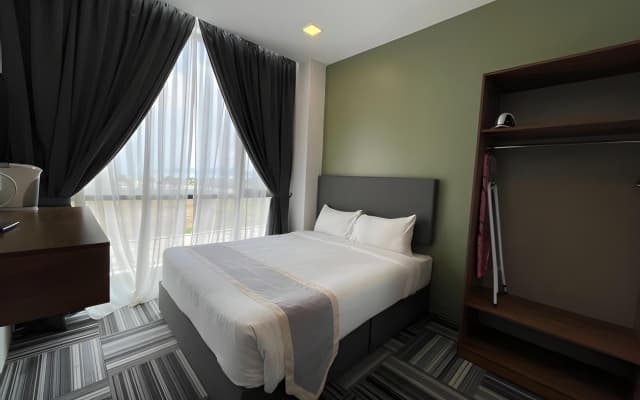 WE Hotel - photo 3